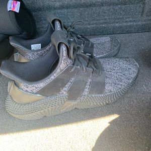 Adidas prophere size 9.5. Worn maybe 3-5 times. Color way is blk on blk. No box.
